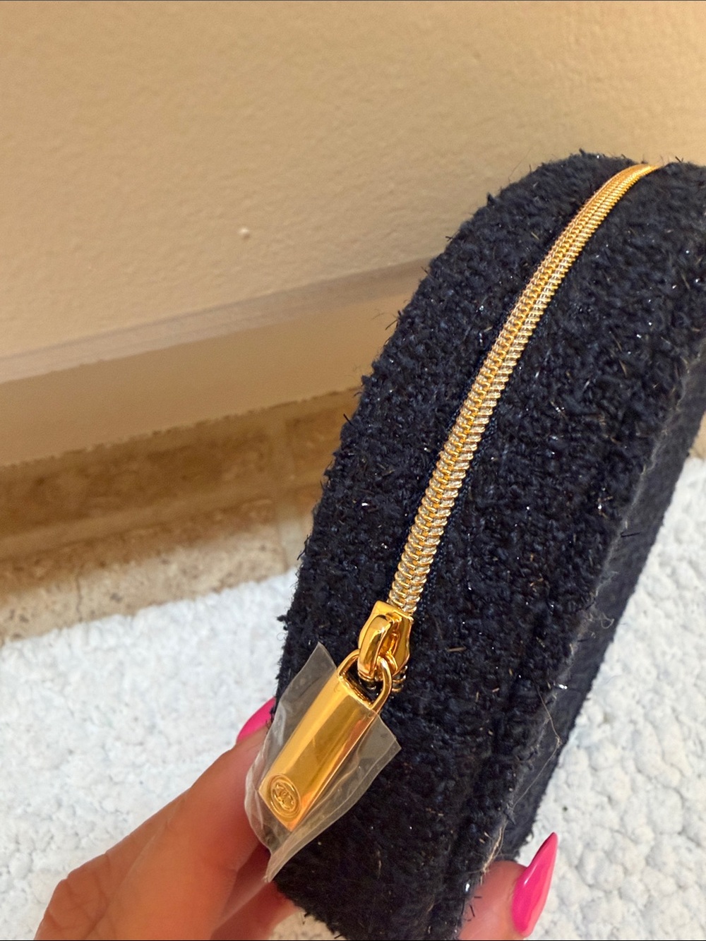 CHANEL Black Tweed Round Cosmetic Case with Gold Logo - Picture 3 of 4